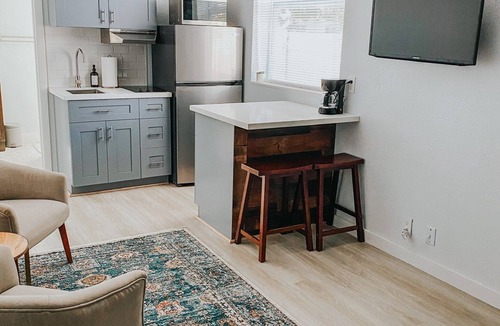 Highland Garden Apartment | Renovated Downtown Hollywood Efficiency/1 Bath