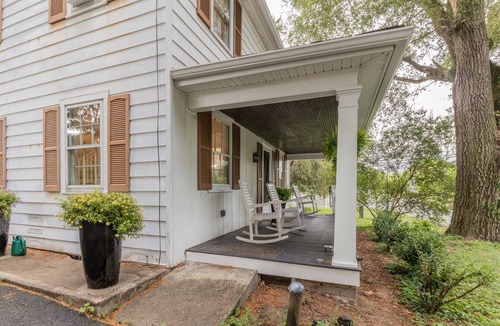 State College House | Renovated Farmhouse 1mile from the Beaver Stadium