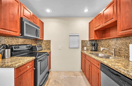 Southwest Coconut Grove House | Renovated Key West 2/2 Cottage in Coconut Grove