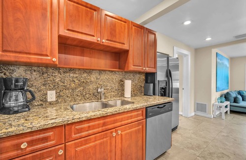 Southwest Coconut Grove House | Renovated Key West 2/2 Cottage in Coconut Grove