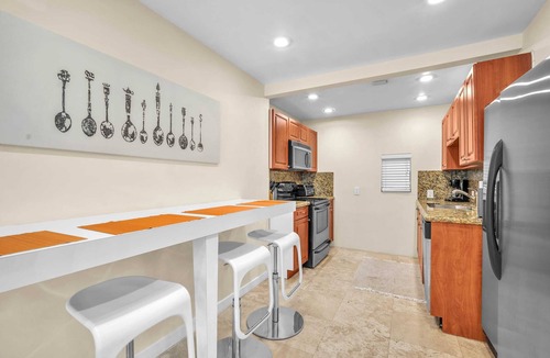 Southwest Coconut Grove House | Renovated Key West 2/2 Cottage in Coconut Grove