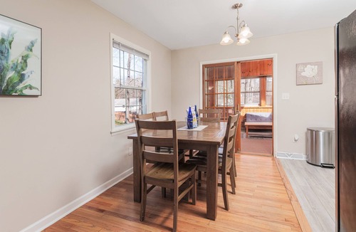 Geyser Crest House | Renovated Near Downtown Saratoga SPAC Track Dogs
