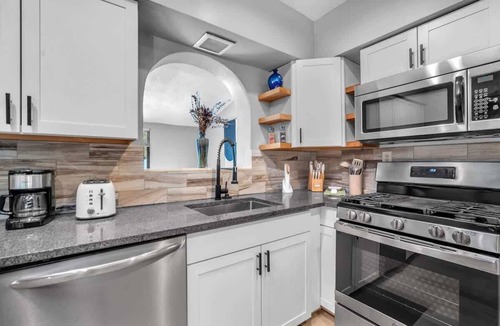 Beachway Estates House | Renovated Sunnyside Escape in Pompano w/Pool!