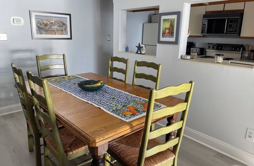 Montego Bay Condo | Renovated top floor 3 BR 2 BA oceanfront condo at 130th Street in Ocean City, MD