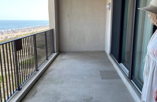 Montego Bay Condo | Renovated top floor 3 BR 2 BA oceanfront condo at 130th Street in Ocean City, MD