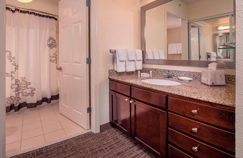 Eisenhower East Hotel | Residence Inn Alexandria Old Town/Duke Street by Marriott