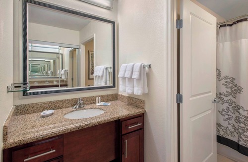 Eisenhower East Hotel | Residence Inn by Marriott Alexandria Old Town South at Carlyle