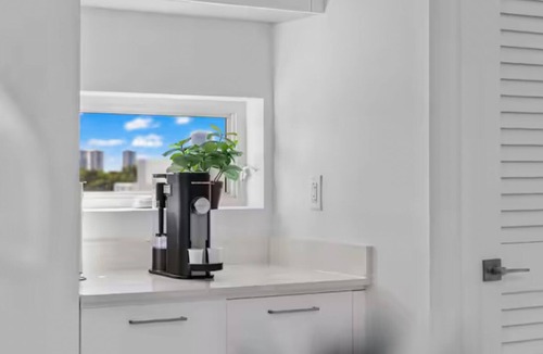Downtown Hollywood Condo | Resort Style Apt with Pool and Gym, with pool, near beach, nightlife & casinos
