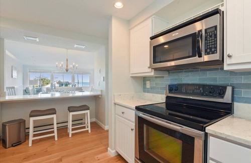 Northwest Harwich Condo | Resort-Style Condo with Water Views, Private Beach-Ideal for Long Stays!