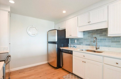 Northwest Harwich Condo | Resort-Style Condo with Water Views, Private Beach-Ideal for Long Stays!