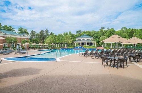 Berkeley Hotel | Resort-Style Stay w/Indoor/Outdoor Pools, Sports Courts & Family Fun l 2 Units