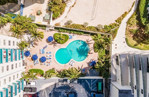 Hollywood South Central Beach Condo | Resort-Styled Condo Pool & Gym, Hollywood Beach