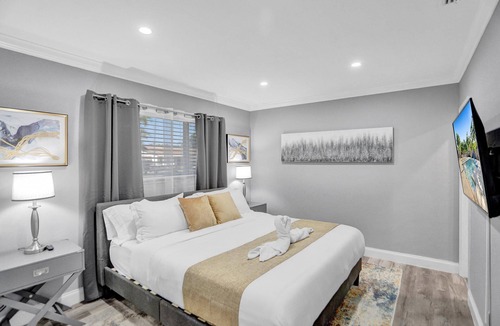 Lighthouse Point Villa | Resort Villa 6 BR | Heated Pool | Beach Volleyball | Game Room | Mini Golf
