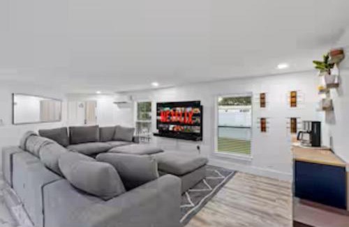 Pompano Beach House | Resort Villa, Modern Pool & Outdoor Dining