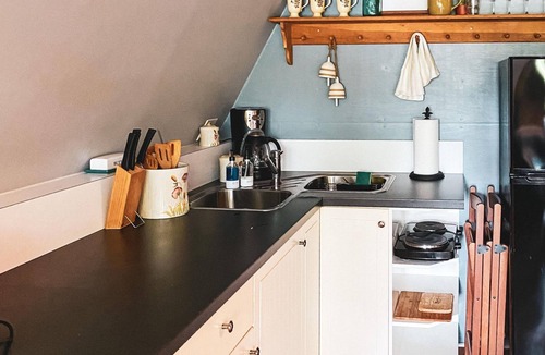 Colonial Beach Cabin | Rest & Recharge, A-frame Cabin on Winery Grounds