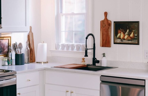 Tappahannock Apartment | Restored 1960s Motel, Luxe 3 Bedroom Suite, Woodland Retreat