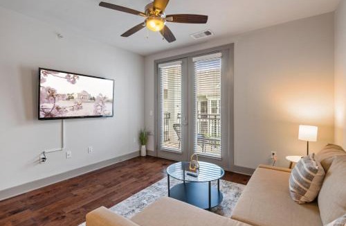 Woodbridge Apartment | Retreat Pool Gym Free-Parking