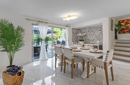 Riverside Park House | Retreat@Sailboat Bend Heated Pool BBQ - 100ft Dock 10 min to Ft Lauderdale Beach