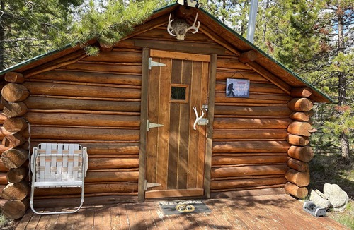 Marion Cabin | Retreat to our cozy cabin nestled in a private hideaway. Solar lights & shower