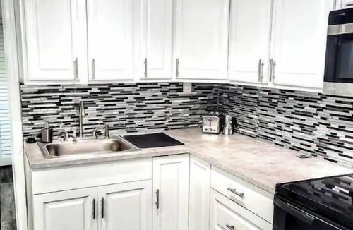 Wilton Manors Cottage | Retro Cottage - Short Walk to Wilton Dr. ,WIFI, Free Parking