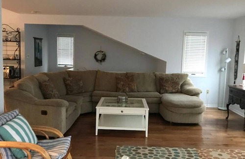 Beach Haven House | Reverse Living Home Walking Distance to Beach