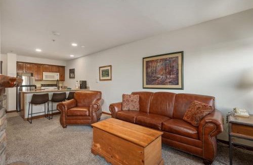 Edray Apartment | RF 219 Ski-InOut Hot Tub & Garage Sleeps 4