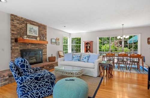 South Chatham House | Rhododendron Cottage – Walk to Cockle Cove