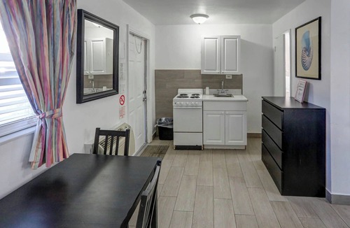 Hallandale Beach Hotel | Richard's Motel Extended Stay