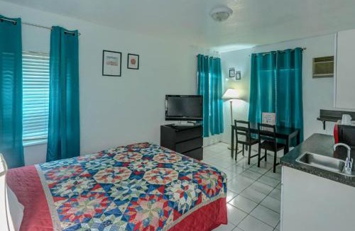 Hollywood Lakes Hotel | Richard's Motel