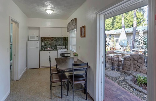 Hollywood Lakes Hotel | Richard's Pet Friendly Motel
