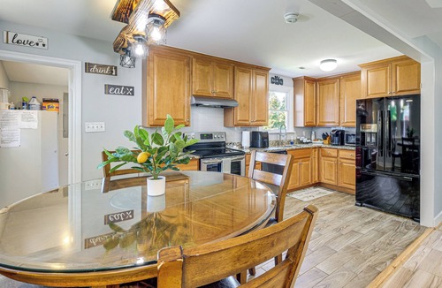 Henrico House | Richmond Home w/Fire Pit - 12 Mi to Downtown
