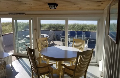West Yarmouth House | Right on the beach, gated community, Spacious 5-bedrms house in Yarmouth with AC