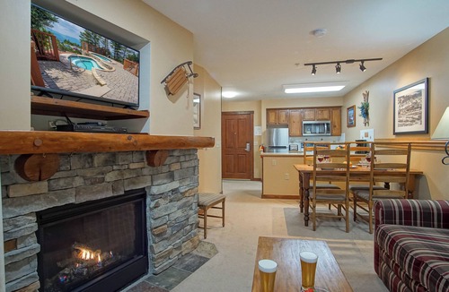 Edray Condo | Rimfire 160: Walking Distance to shops, restaurants, Starbucks 1 BR Sleeps 4