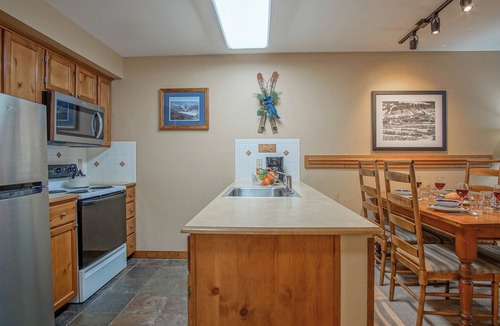 Edray Condo | Rimfire 160: Walking Distance to shops, restaurants, Starbucks 1 BR Sleeps 4