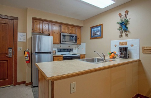Edray Condo | Rimfire 160: Walking Distance to shops, restaurants, Starbucks 1 BR Sleeps 4