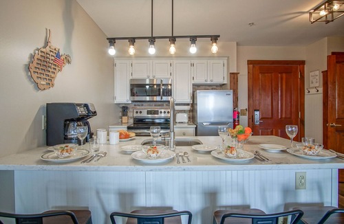 Edray Condo | Rimfire 246: 1BR: Slope Side! Hot Tub! Tastefully Decorated