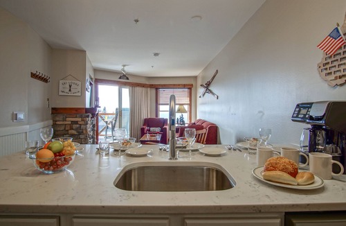 Edray Condo | Rimfire 246: 1BR: Slope Side! Hot Tub! Tastefully Decorated