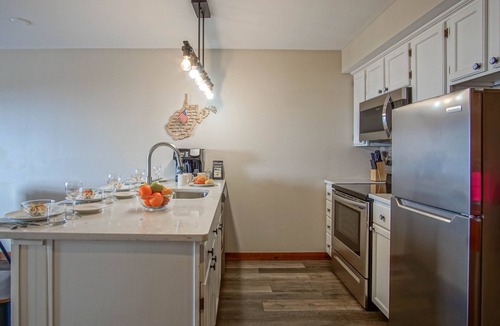 Edray Condo | Rimfire 246: 1BR: Slope Side! Hot Tub! Tastefully Decorated