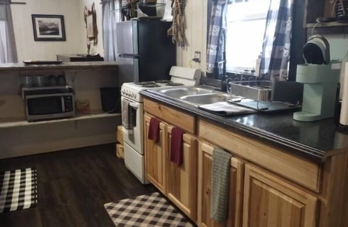 Browning Cabin | Rising Wolf Cabin Glacier National Park Centralized location for exploring