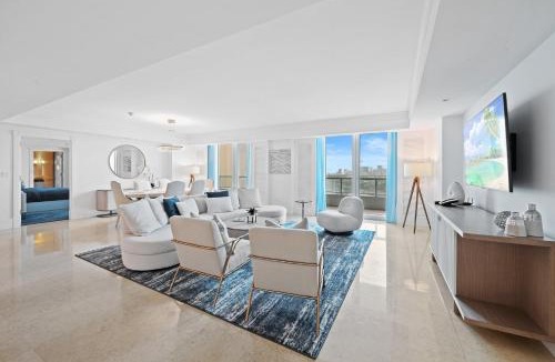 Central Beach Apartment | Ritz-Carlton Luxury Oceanfront 2BR on 16th Floor