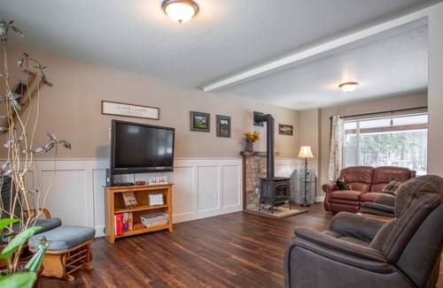 Kalispell Cottage | River access! Kid friendly 3 bed home, huge yard!