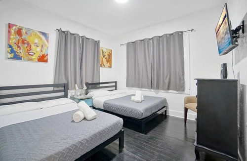Little Haiti House | River House 4BR, Pool, bbq, big yard