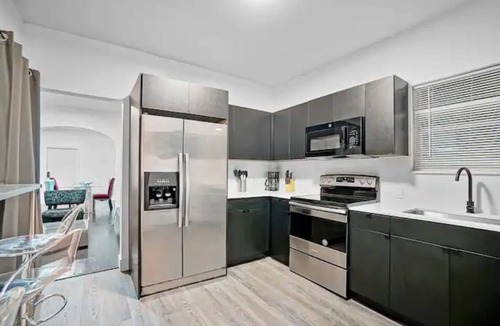 Little Haiti House | River House 4BR pool plus private parking