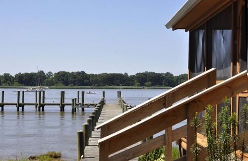Chestertown House | River Lodge, Casual Riverfront setting
