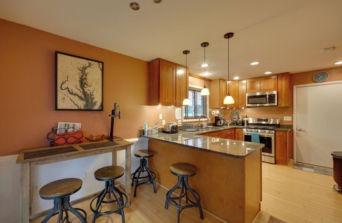 Reedville House | 'River's Edge Retreat’ with Kayaks & River Access!