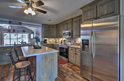 Deltaville Cottage | Riverfront Cottage: Fire Pit & Kayaks