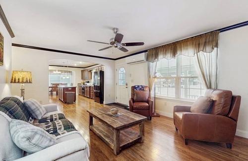 Arlington House | Riverfront, dog-friendly, mountain views, a/c, deck, ski nearby, gas stove, w/d