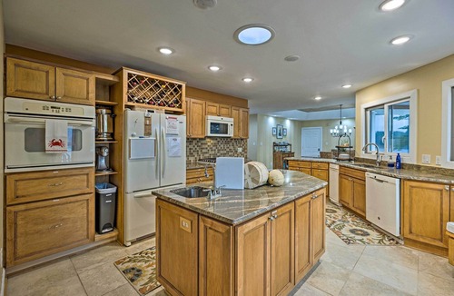 Kinsale House | Riverfront Paradise w/Hot Tub & Pool in Kinsale!