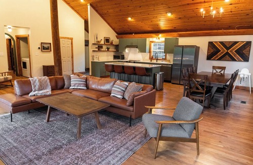Millville House | Riverfront Retreat at Harpers Ferry, Float & Swim!