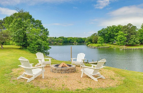 Weems House | Riverfront Virginia Home - Dock, Fire Pit & Kayaks